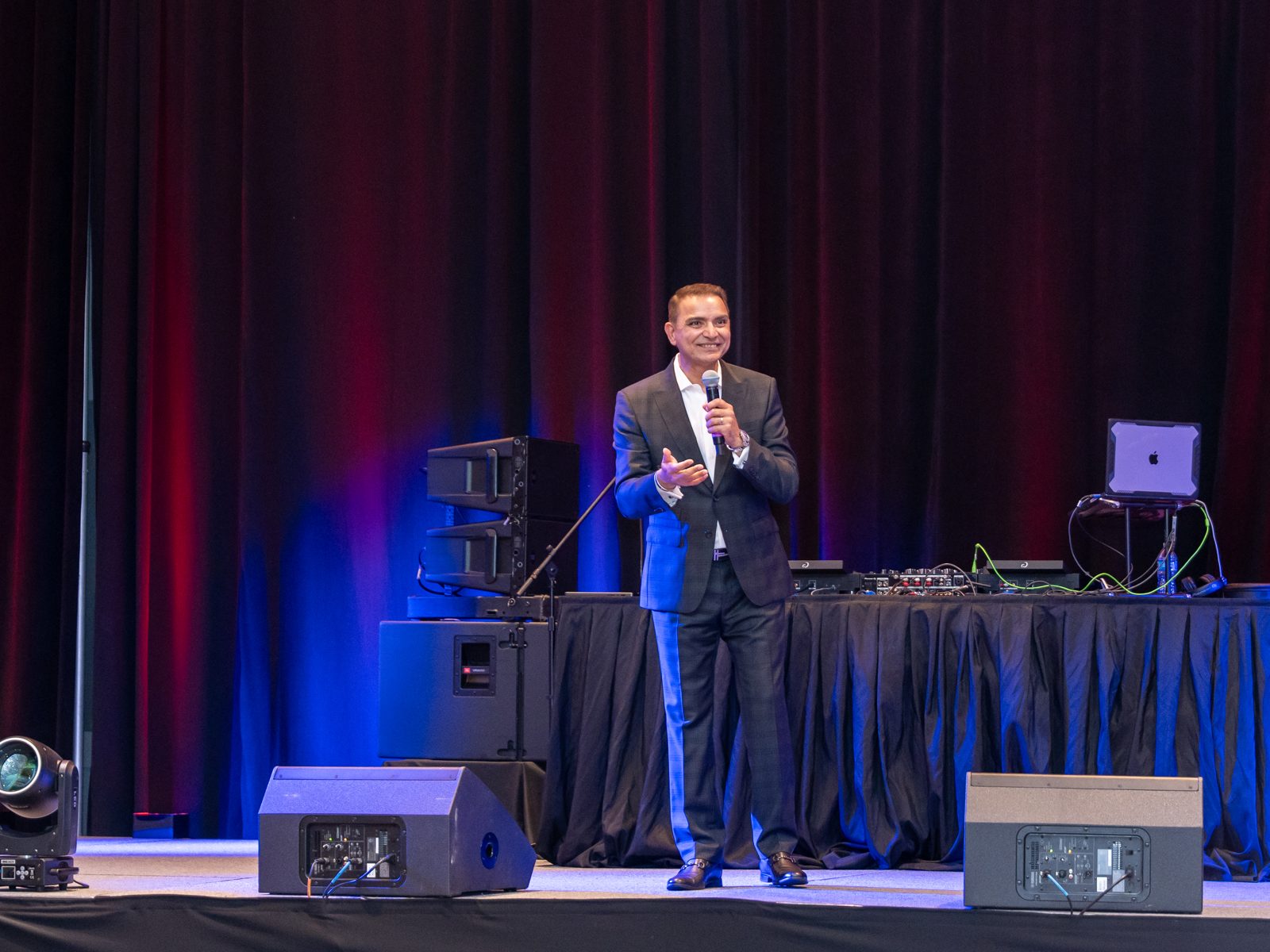 Corporate gala stage with line array sound and moving head lights produced by W Square at the Hyatt Regency SFO